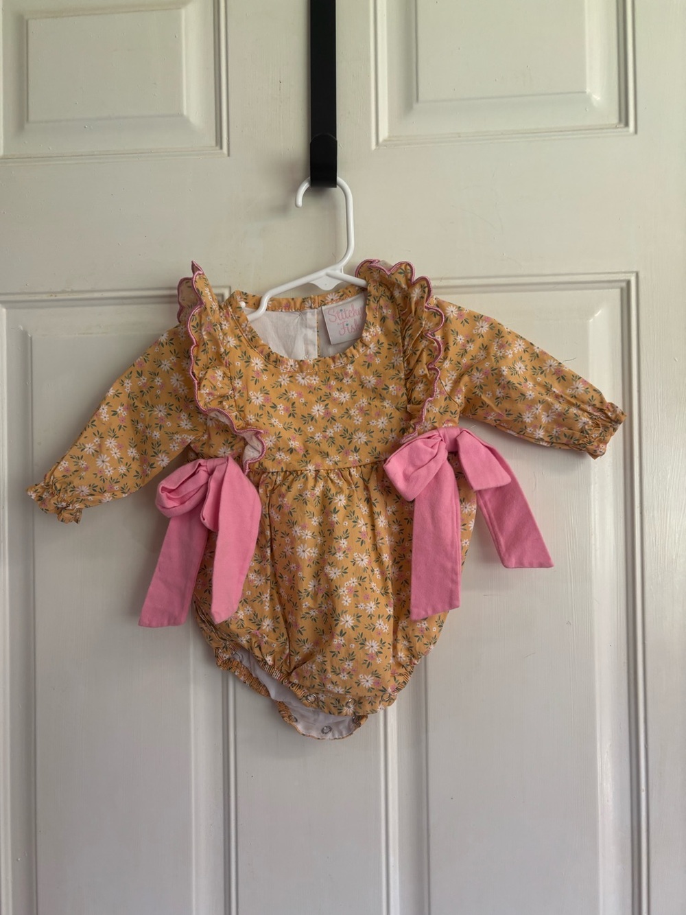 3M Macie Marigold Yellow/Pink Side Tie shoulder ruffle long sleeve Bubble.  EUC